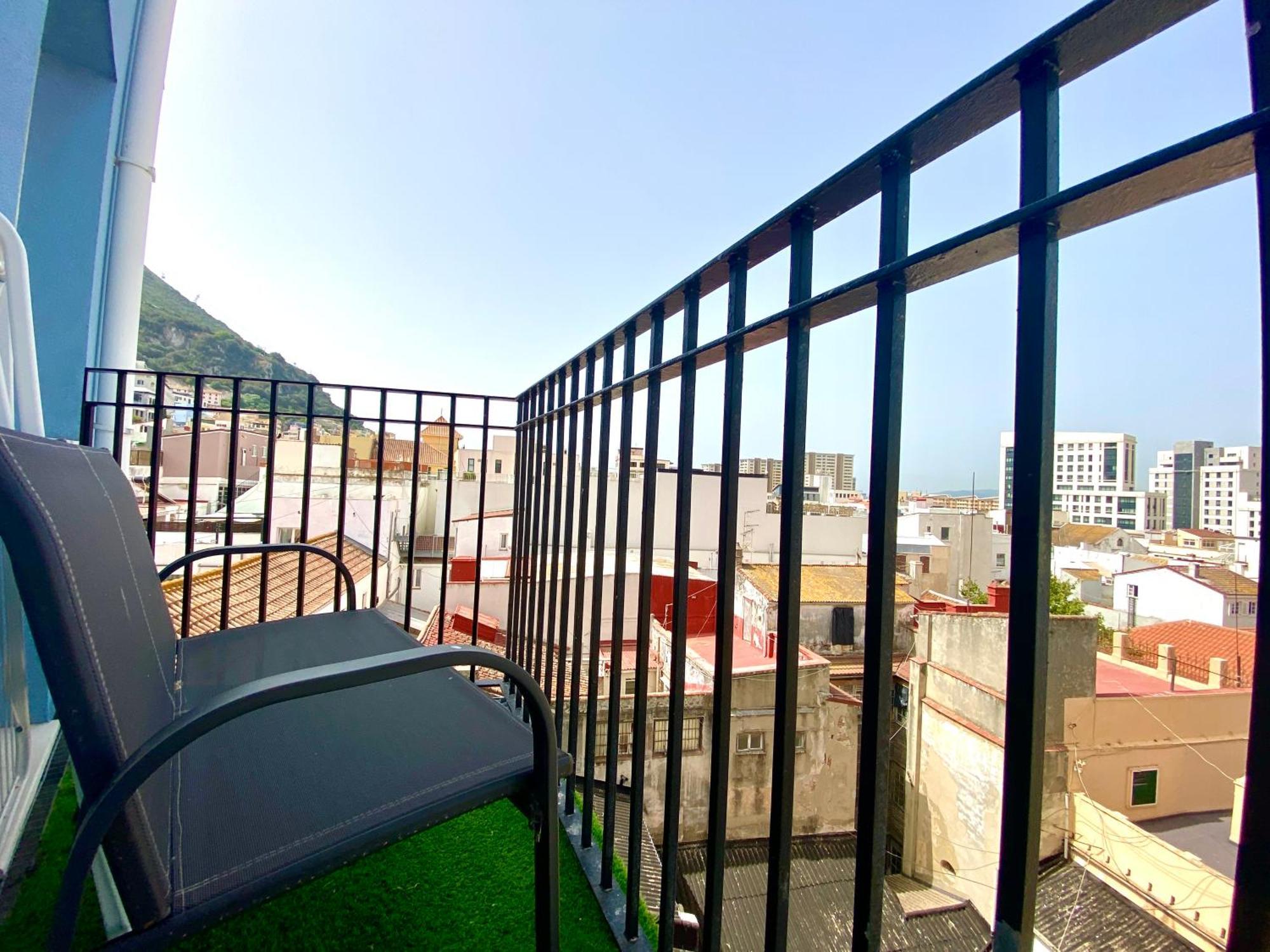 Stunning City Centre Penthouse With Private Balcony - Grand Central House Apartment Gibraltar Exterior photo